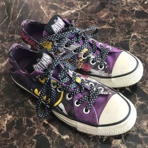 Batman and Catwoman converse!! Ladies 7.5!! Wow!!!